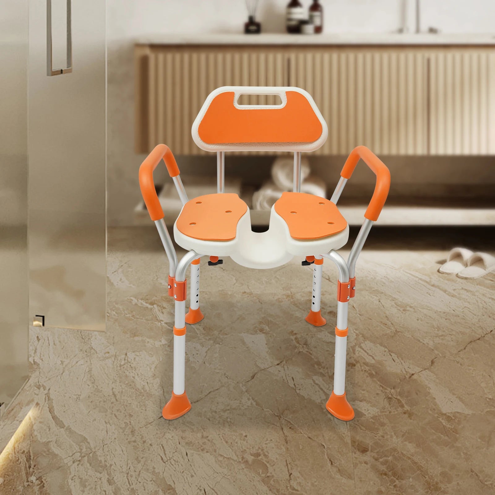 Douchestoel op marmeren grond